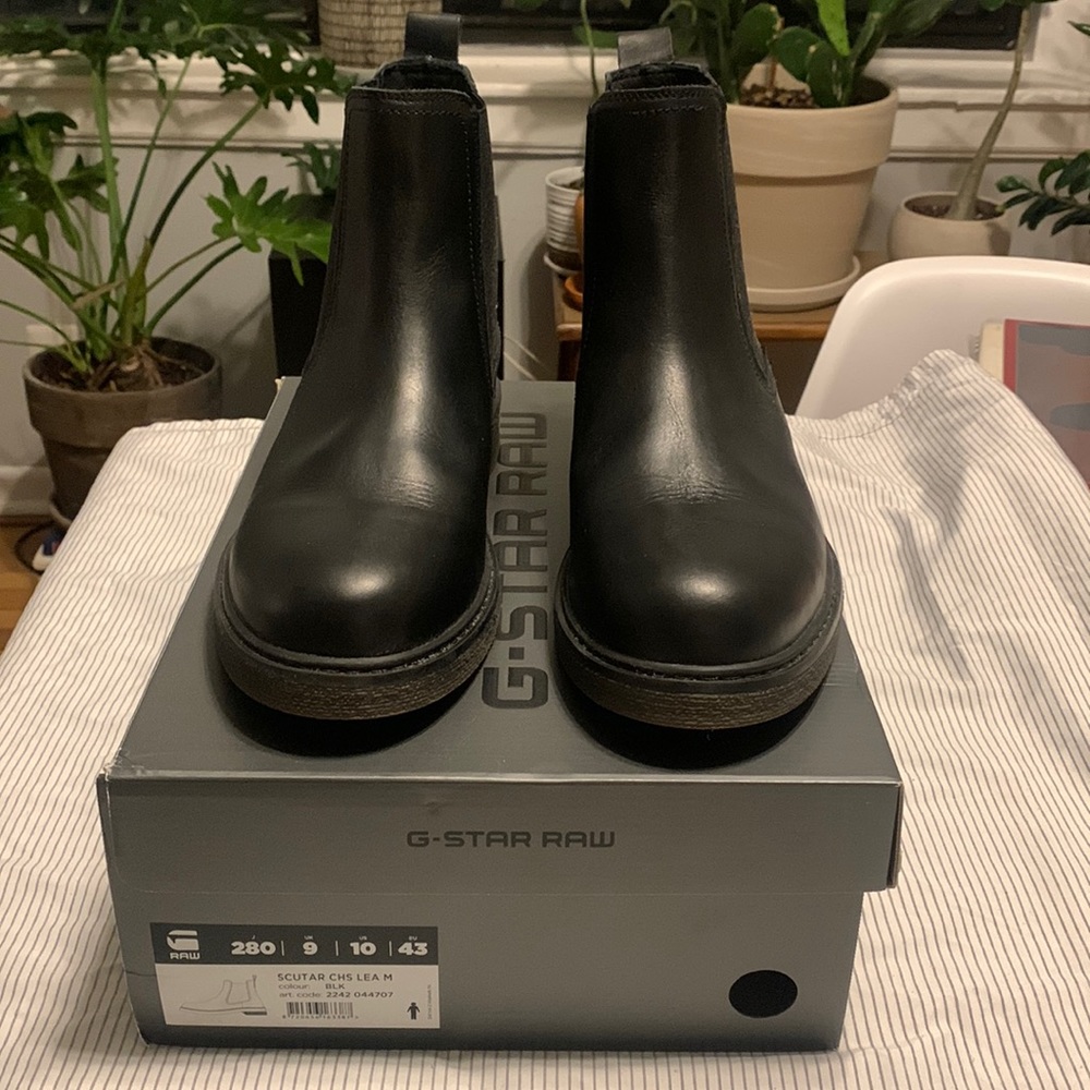 Men’s Chelsea Boots by G-Star Raw. Size US 10, Black.